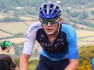 Ronde van Portugal versoberd na dood Tarling, ritwinnaar Guerin draagt zege op