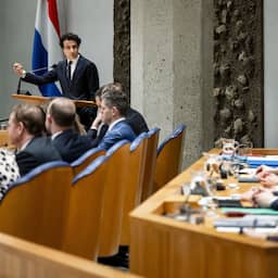 Live debat | Klaver: Coalitie gaat 'over rechts' met steun voor AOW-motie