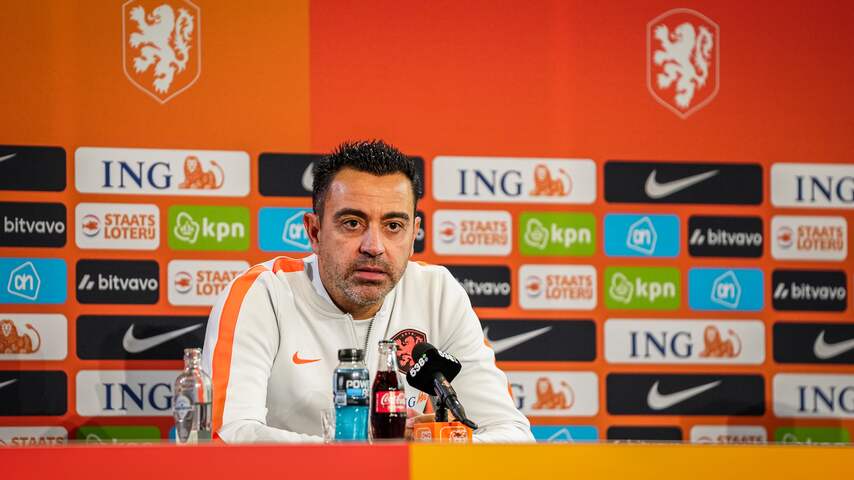 Foto bij Xavi positief over niveau Eredivisie: 'Ajax-PSV was van Champions League-niveau'