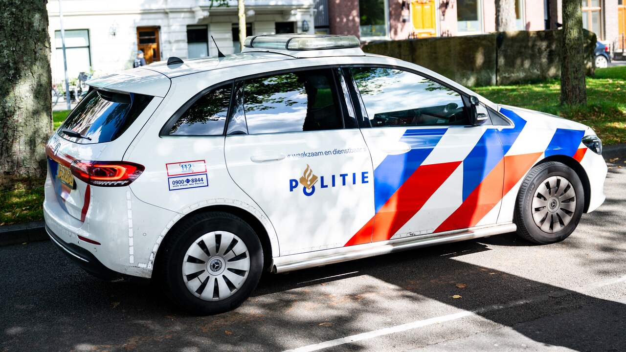 Foto bij Man in Flevoland vernielt auto en valt eigenaar aan met bijl