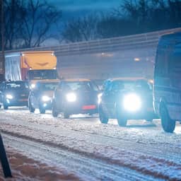 Rijkswaterstaat verwacht drukke maandagochtendspits door winters weer