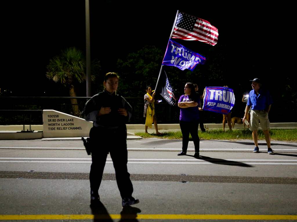 Amerikaanse wetshandhavers bedreigd vanwege inval bij Donald Trump