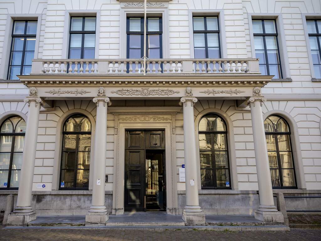 15 jaar cel en tbs geëist tegen man die vrouw wurgde omdat ze wilde scheiden