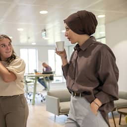 Vrouwen hebben minder betaald werk en voelen zich minder gezond dan mannen