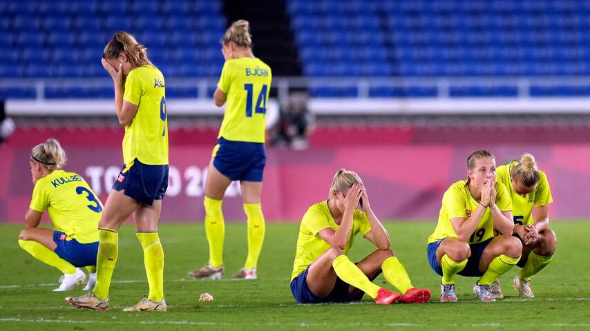 Canadese voetbalsters verslaan Zweden na penalty's en pakken eerste