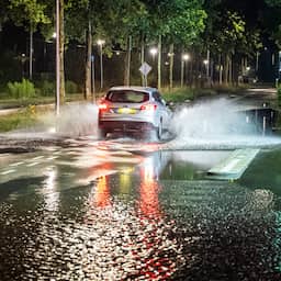 Live | Schade en wateroverlast na zware onweersbuien, treinverkeer verstoord