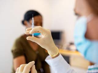 Zo ongelijk is het coronavaccin wereldwijd verdeeld (en waarom dat riskant is)