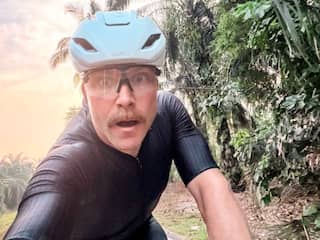 Bottas had stress op fiets naar GP Singapore: 'Moest over grote hagedis springen'