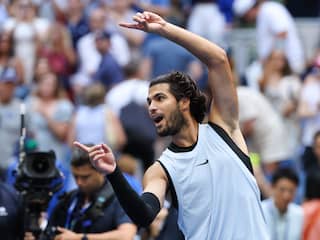 Alcaraz dendert onder toeziend oog van acteur McConaughey door op US Open