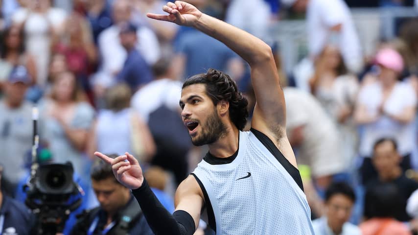 Alcaraz dendert onder toeziend oog van acteur McConaughey door op US Open