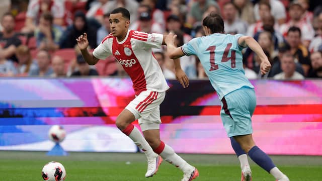 Ouazane maakt aanval van Ajax af en tikt vlijmscherpe counter binnen