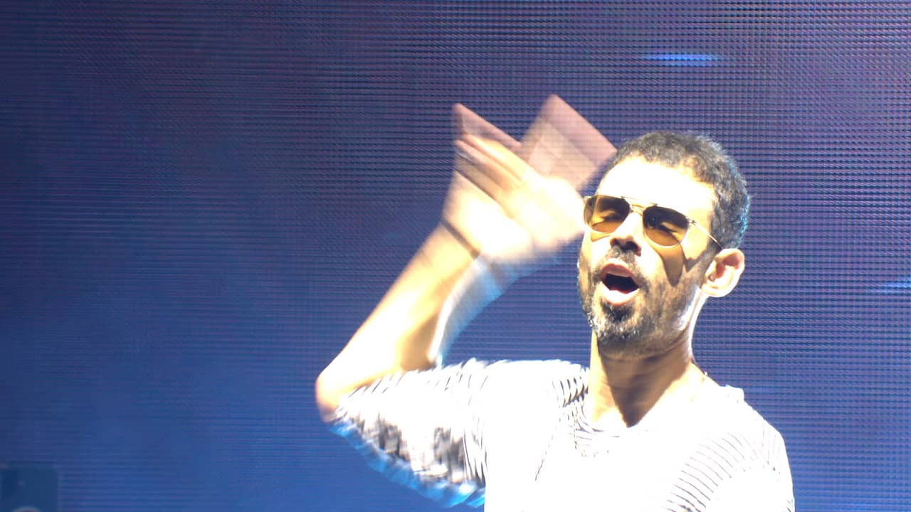 Video | Oranje menigte gaat los tijdens optreden Afrojack in Zandvoort
