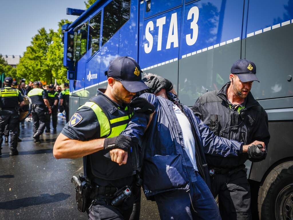 Ruim 1.500 arrestaties bij klimaatblokkade A12, 40 actievoerders vervolgd
