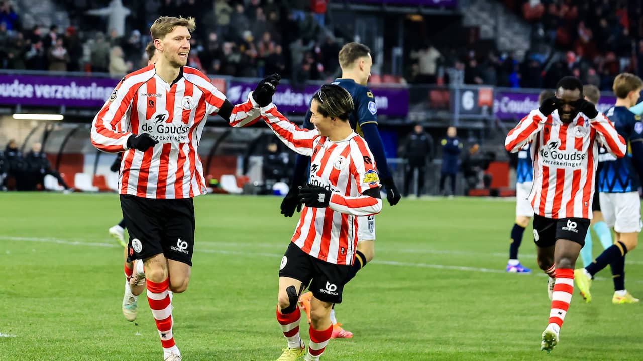 Live Eredivisie | Doelpunt én eigen goal Baas, tiental Telstar vecht zich terug