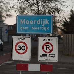 Deze maand nog geen besluit over voortbestaan van dorp Moerdijk