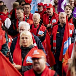 EMB 14 FNV eist 5,5 procent meer loon en waarschuwt kabinet weer over WIA en WW