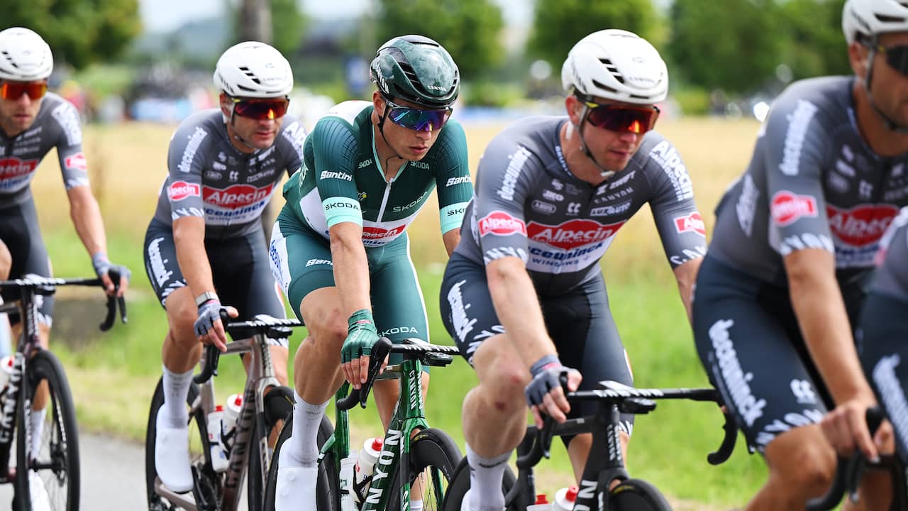 Dreun voor ploeg Van der Poel: Philipsen breekt sleutelbeen en rib na ...