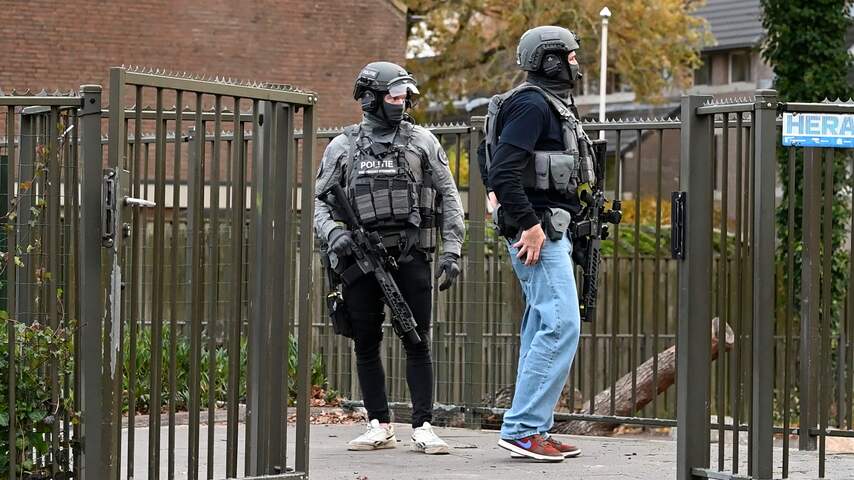 Politie omsingelt school in Oisterwijk waar verwarde man binnendrong