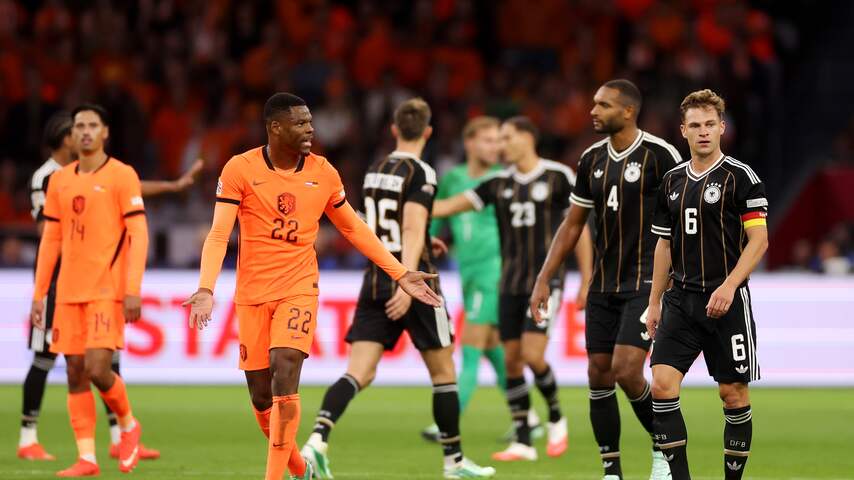 Foto bij Duitsers halen schouders op over goal na blessure Brobbey: 'Geen schande'