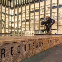 Vier jaar cel en tbs voor sekswerker die voormalige huisbaas doodstak