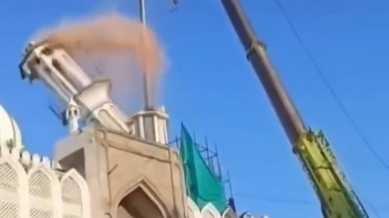 Foto bij Video | Ravage in Indiase moskee doordat minaret instort tijdens werkzaamheden
