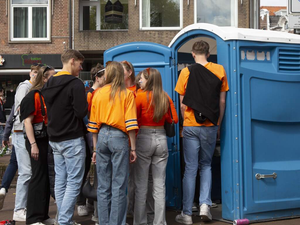 Massaal in de rij voor wc: zo bereiden gemeenten zich voor op Koningsdag