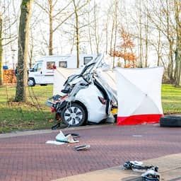 Auto doormidden na ongeval in Diever, 85-jarige bestuurder overleden