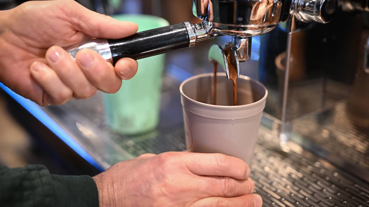 Meeneembeker van staal, keramiek, koffieprut of glas: welke kies je