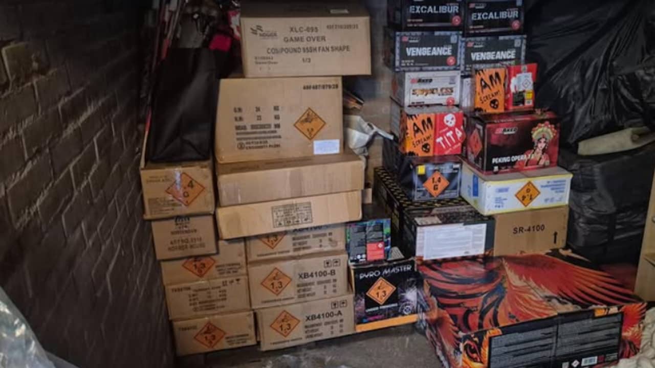 Politie vindt 550 kilo illegaal vuurwerk in Eindhoven, man (22) aangehouden