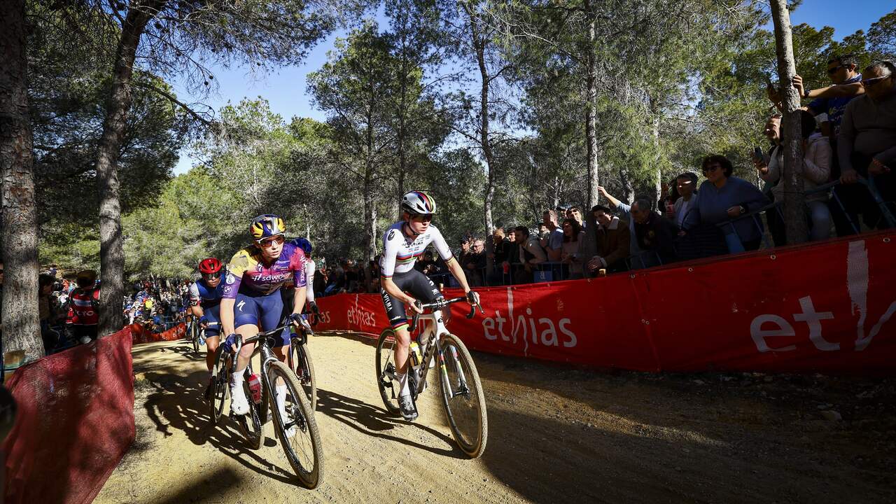 Video | Veldrijdster Fem van Empel de snelste bij cross in Benidorm