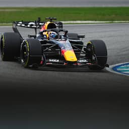 Verstappen klokt tweede tijd achter Antonelli in laatste training Maleisië