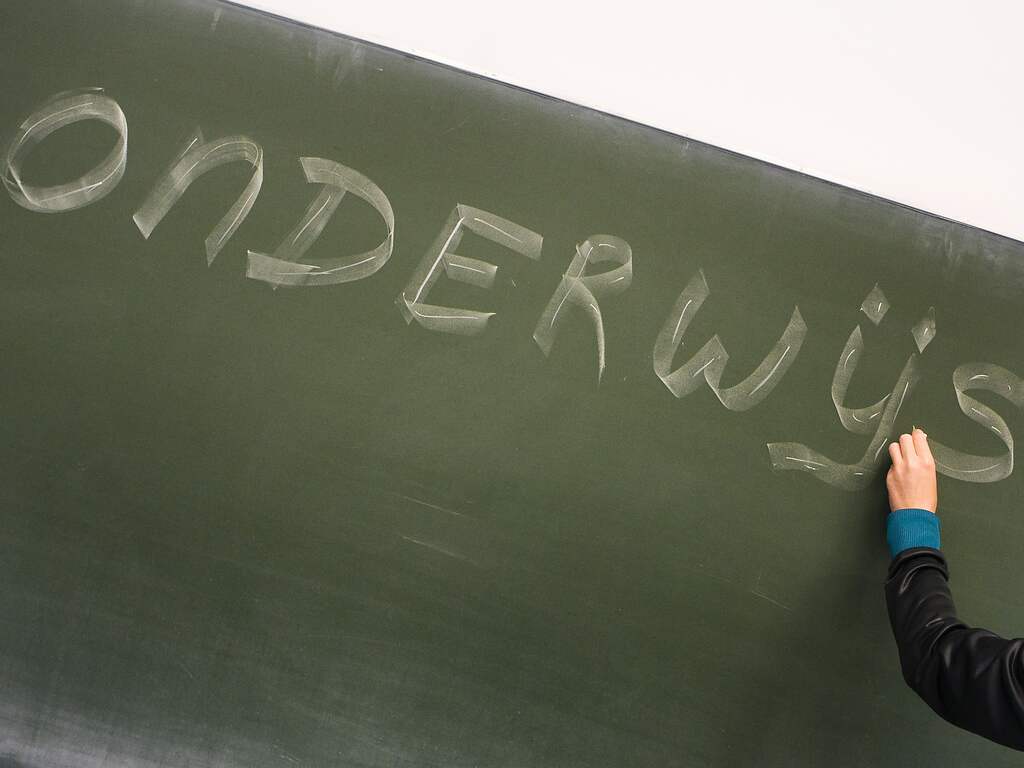 Vlaams onderwijs krijgt concretere doelen, Nederland houdt het liever vaag