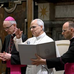 Paus Leo XIV heeft knobbeltje in long en moet geopereerd worden
