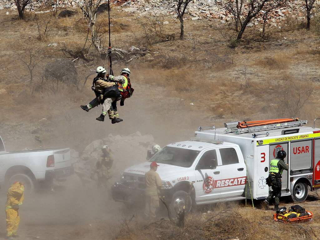 Mexicaanse politie vindt 45 zakken met menselijke resten in ravijn