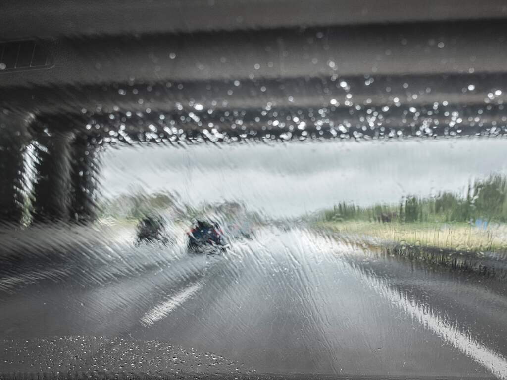 Weerbericht: In het zuiden flink wat regen, in het noorden breekt de zon door