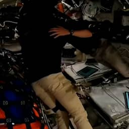 Video | Tranen in Artemis II: Krater krijgt naam overleden vrouw van bemanningslid