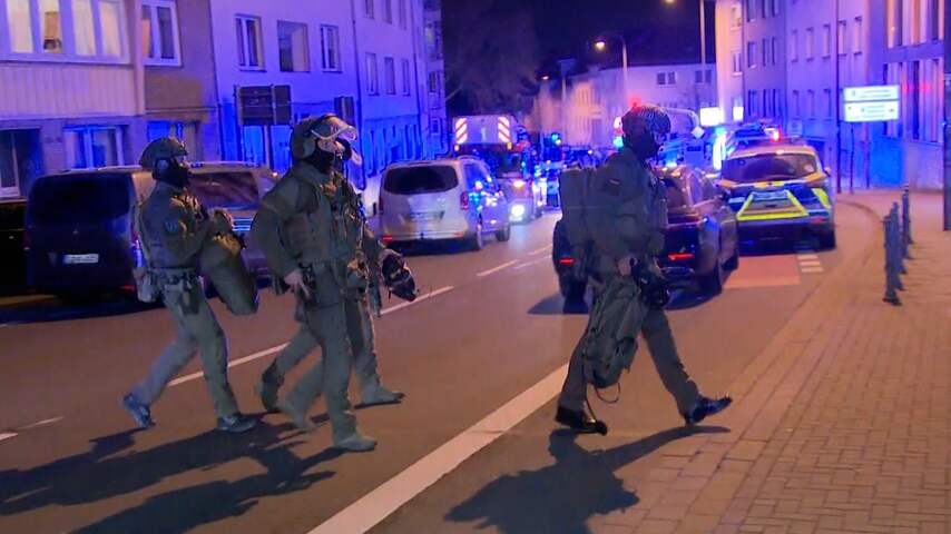 Politie rukt massaal uit voor vrouw die zich verschanste in Duits ziekenhuis