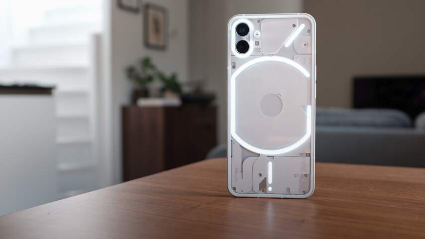 Review Nothing Phone (1): opvallend uiterlijk, maar vanbinnen