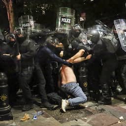 Politie Georgië zet waterkanonnen en traangas in tegen demonstranten