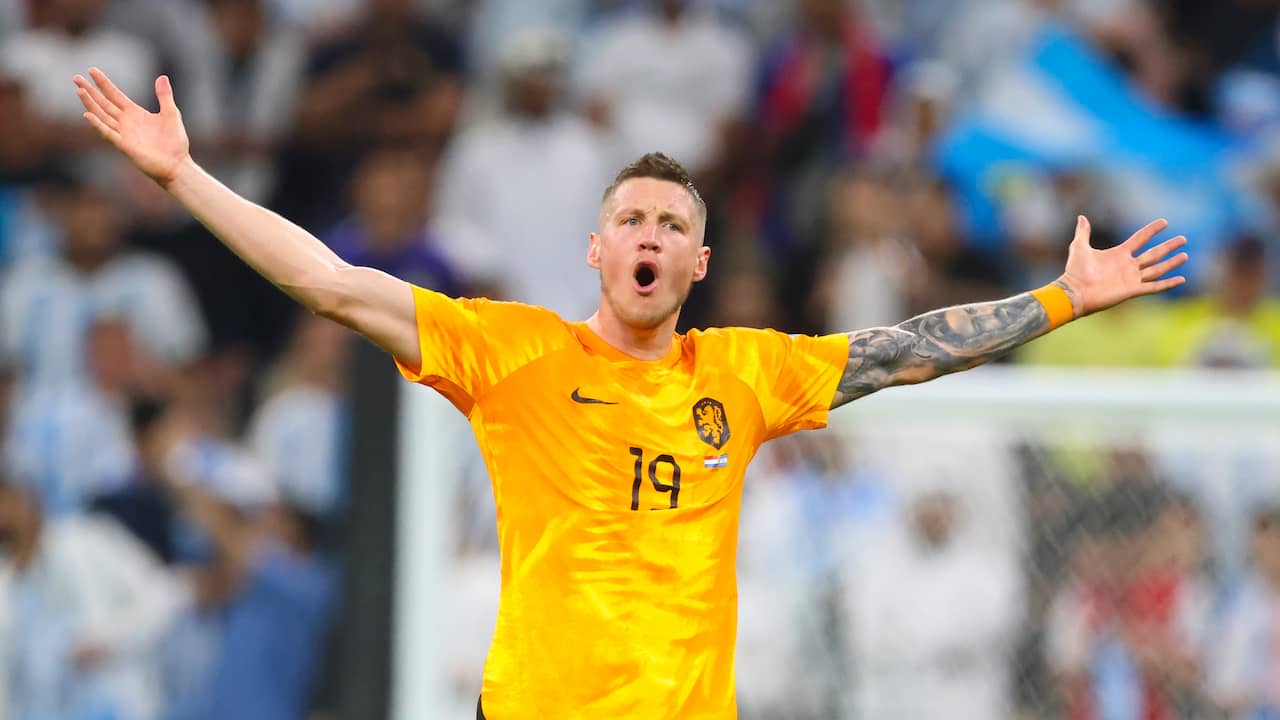 Weghorst blikt terug op akkefietje met Messi: 'Hij kent nu wel mijn