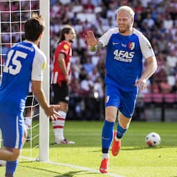 AZ verpulvert PSV in strijd om Johan Cruijff Schaal na vroege rode kaart Veerman