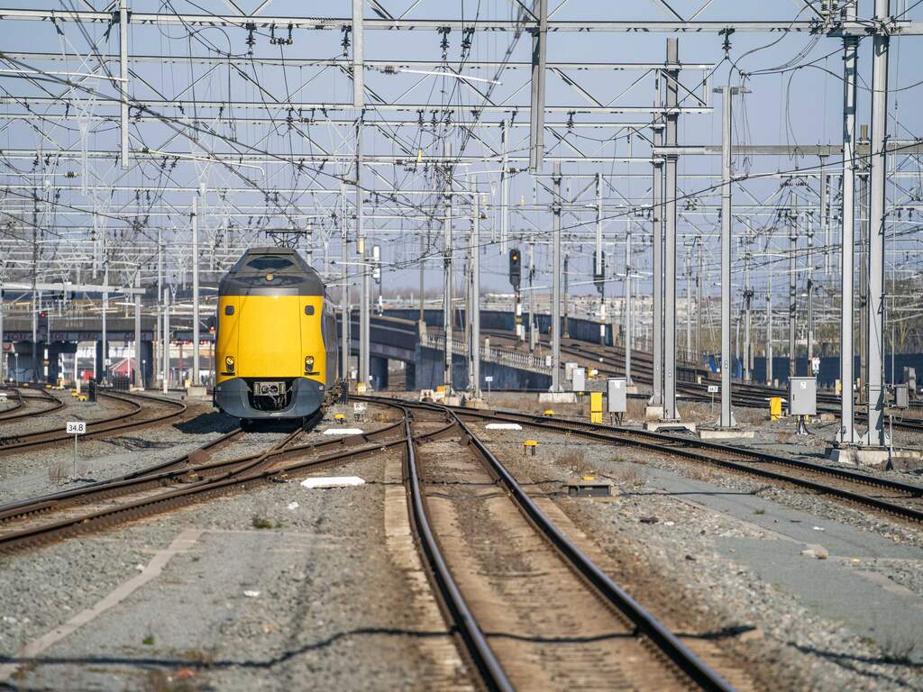 Scheur in wissel bij Leiden Centraal ontregelt treinverkeer in Randstad
