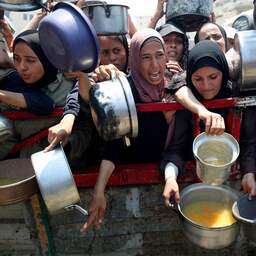 Israël gaat luchtdroppings Gaza hervatten, volgens hulporganisaties 'ter show'