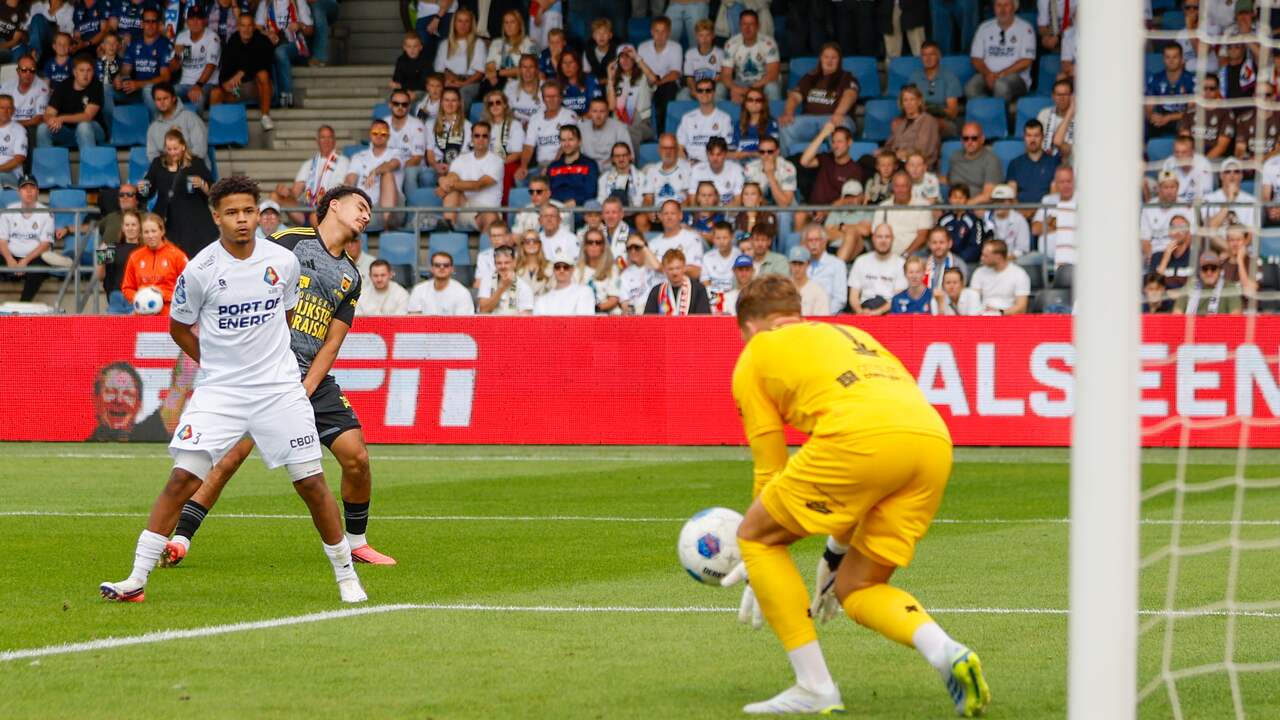 Foto bij Live Eredivisie | AZ op achterstand in Heerenveen, rood bij Telstar-Cambuur