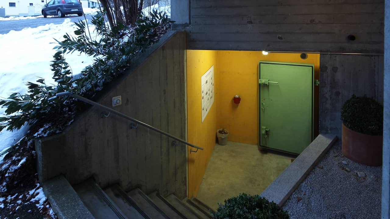 Zwitserland gaat oude nucleaire bunkers herstellen nu kans op oorlog