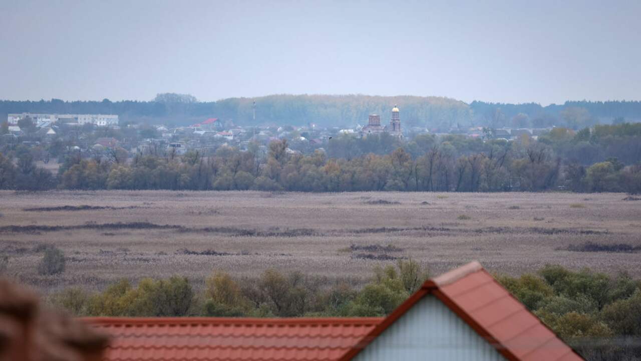 Foto bij Oekraïne slaat alarm om honger in Russisch bezette stad: 'Mensen eten er honden'