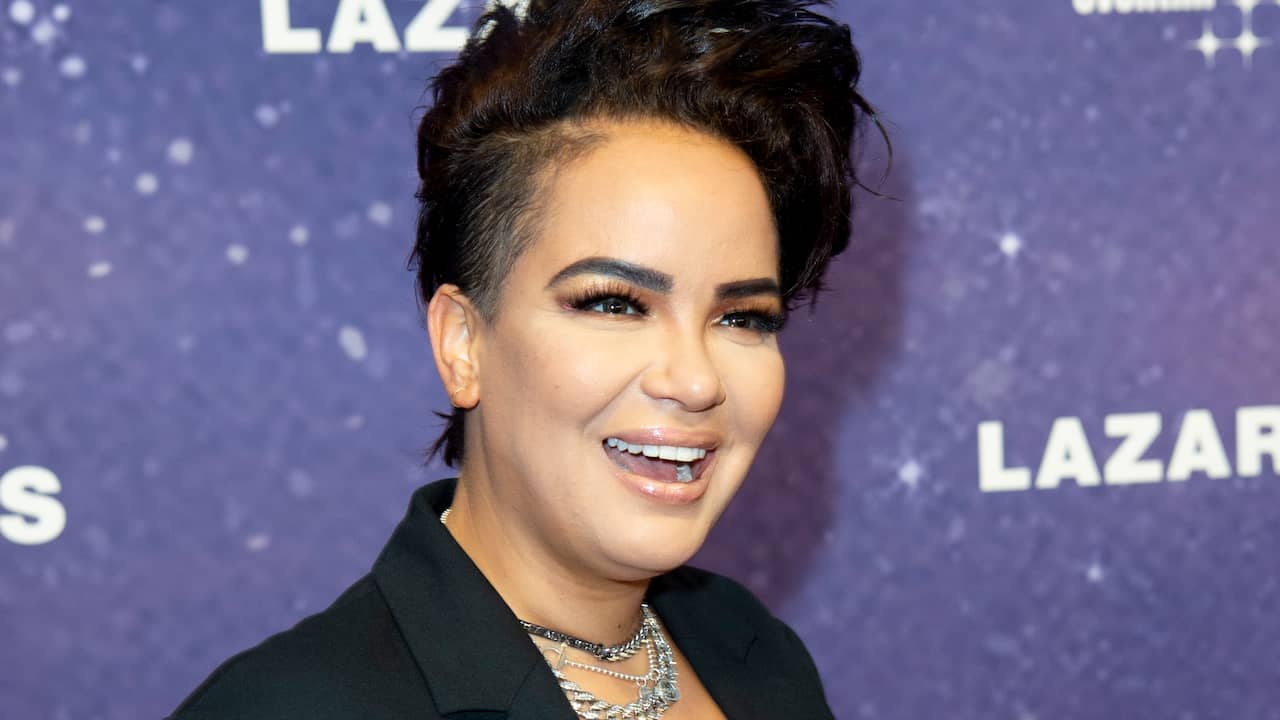 Dubay fohishalari suratlari Mashinada tishli tayoqchada