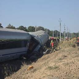 Passagier omgekomen bij aanrijding en ontsporing van trein in Polen