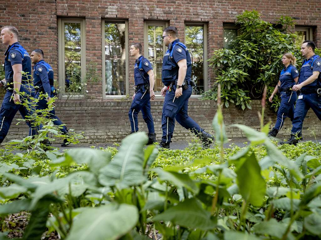 Boa's worden uitgerust met korte wapenstok en sommigen ook met handboeien