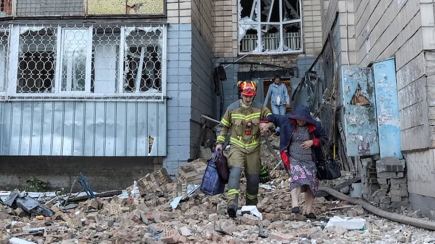 Dertien doden en tientallen gewonden door Russische raketaanval op Kyiv